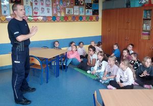 Policjant spotkał się z dziećmi