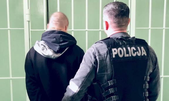 Policjant prowadzący zatrzymanego
