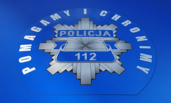 logo pomagamy i chronimy na niebieskim tle