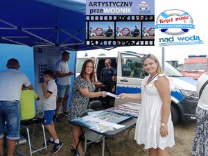 Policyjne stoisko promocyjne