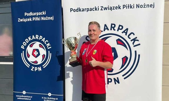 Jedna z reprezentantek drużyny Sokoła Kolbuszowa Dolna. Policjantka Oddziału Prewencji Policji w Rzeszowie kom. Małgorzata Tendera.