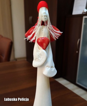 biało-czerwona figurka dawcy szpiku