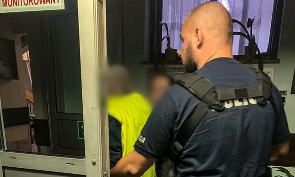 policjant z seniorem