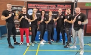 członkowie reprezentacji Kadry Sztuk Walki Policji województwa łódzkiego na Mistrzostwach Polski Służb Mundurowych w Kickboxingu prezentują zdobyte medale