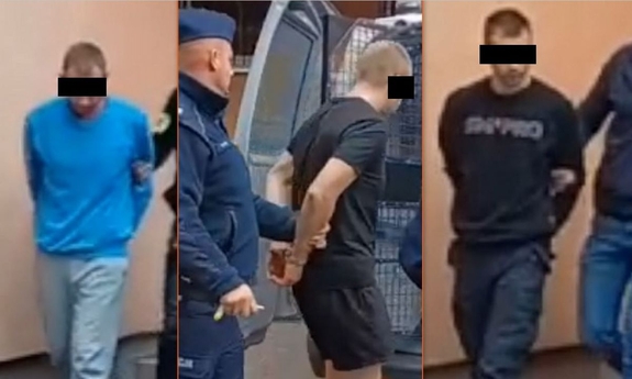 mężczyźni w kajdankach
