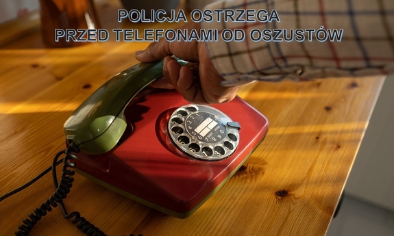 Słuchawka telefonu stacjonarnego w dłoni