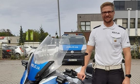 Policjant, który uratował kobietę