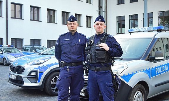 Policjanci, którzy pomogli