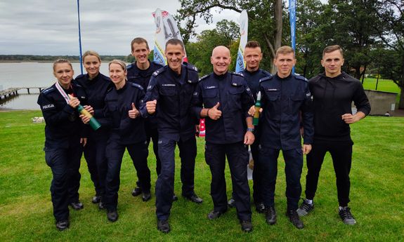 Policjanci uczestniczący w zawodach
