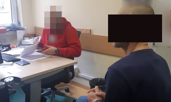Policjant z zatrzymanym