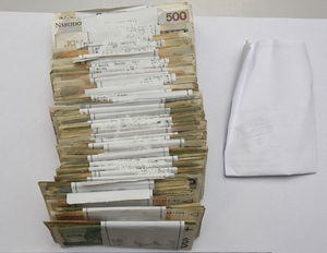 Pieniądze odzyskane przez policjantów z KPP w Gostyniu