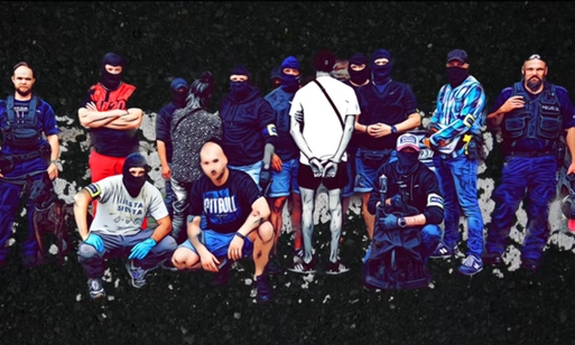 zdjęcie grupowe policjantów z różnych wydziałów