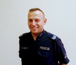 umundurowany policjant