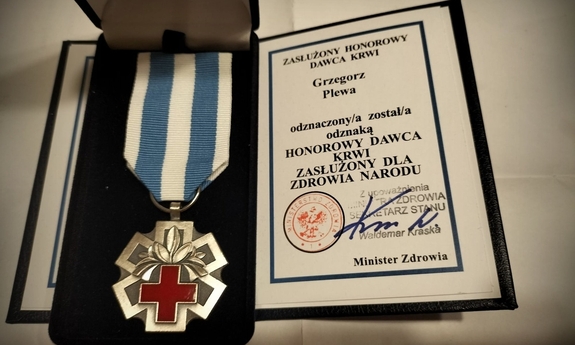 Odznaczenie HONOROWY DAWCA KRWI - ZASŁUŻONY DLA ZDROWIA NARODU i legitymacja