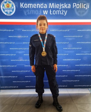policjantka z medalem