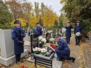Komendant Główny Policji składa kwiaty przy grobie śp. nadinsp. Marka Papały