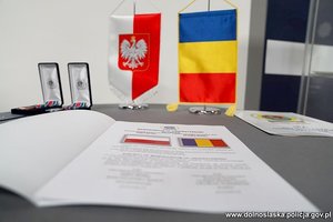 kartka papieru na stole