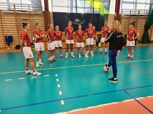 reprezentacji Policji kobiet w piłkę nożną podczas zgrupowania na hali sportowej