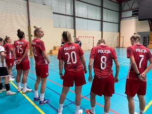 reprezentacji Policji kobiet w piłkę nożną podczas zgrupowania na hali sportowej