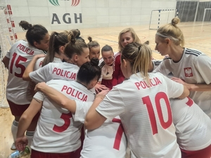 reprezentacji Policji kobiet w piłkę nożną podczas zgrupowania na hali sportowej