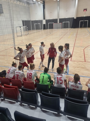 reprezentacji Policji kobiet w piłkę nożną podczas zgrupowania na hali sportowej