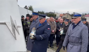 mundurowa, policyjna delegacja ze światełkiem pamięci