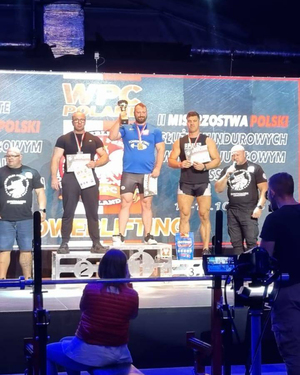 zawodnicy na podium
