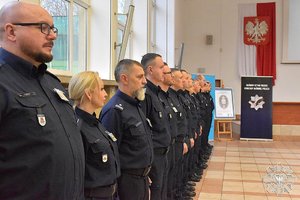 policjanci na auli podczas uroczystości otwarcia turnieju