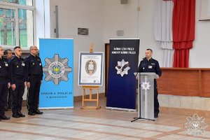 policjanci na auli podczas uroczystości otwarcia turnieju