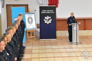 policjanci na auli podczas uroczystości otwarcia turnieju