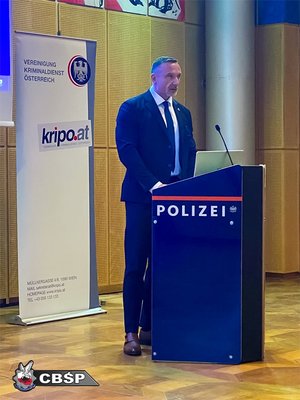 nadinsp. Paweł Półtorzycki podczas seminarium przemawia stojąc przy mównicy