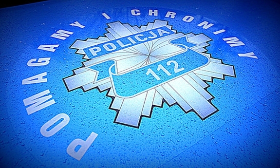 Napis policja pomagamy i chronimy oraz numer 112, gwiazda policyjna