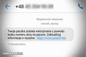 zdjęcie z ekranu smartfona z wiadomością sms od oszustów