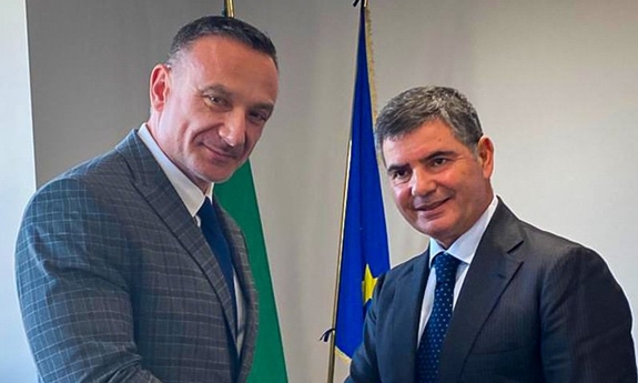 Komendant Centralnego Biura Śledczego Policji nadinsp. Paweł Półtorzycki i Generał Brygady Guardia di Finanza Giampiero Ianni