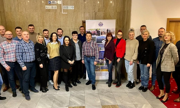 zdjęcie grupowe uczestników seminarium