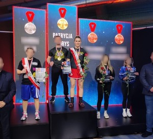 najlepsi zawodnicy na podium