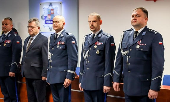 policjanci w trakcie uroczystości zmiany na stanowisku szefa świętokrzyskich policjantów