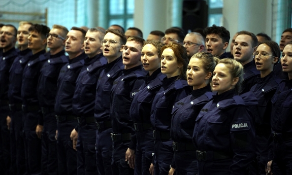 policjanci w szeregach podczas uroczystości