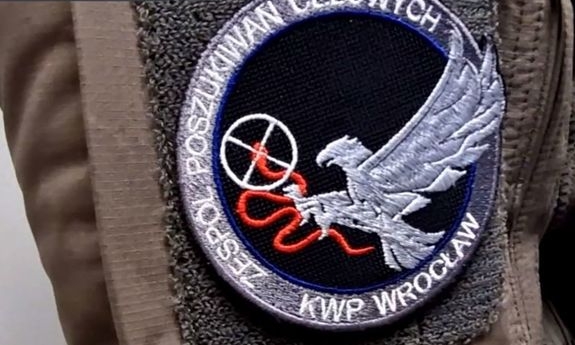 Naszywka z orłem i napisem zespół poszukiwań celowych KWP Wrocław