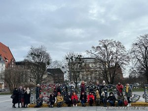 Wdowy i Sieroty Po Poległych Policjantach na wspólnym zdjęciu