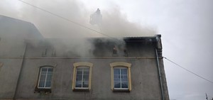 płonący budynek