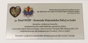 Tabliczka zamieszczona przy koszulce