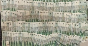 100 złotowe banknoty koło siebie