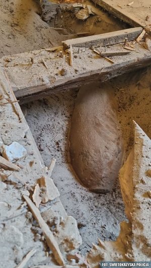 pocisk pod podłogą