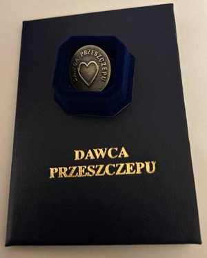 odznaka i książeczka dawcy przeszczepu
