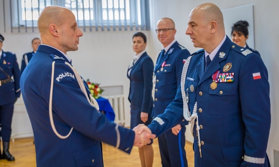 policjanci uczestnicy uroczystości
