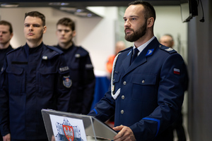 policjanci podczas uroczystości ślubowania