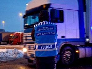 funkcjonariusze Zespołów Antykonfliktowych w trakcie służby
