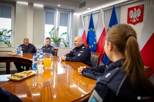 uczniowie klasy policyjnej z wizyta w KGP