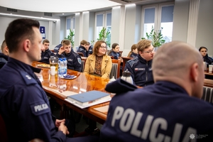 uczniowie klasy policyjnej z wizyta w KGP